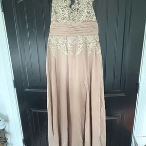 Elegant Lace Evening Gown